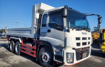 [ ID 1703563146 ] 2014 Isuzu Giga Dump Truck with 320,000km on the clock