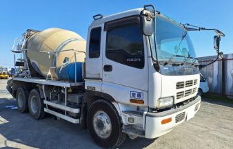 [ ID 1710379301 ] Isuzu 2003 model concrete mixer truck Kayaba